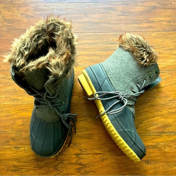torrid Shoes - Torrid women’s Gray Winter Boots Size 10.5